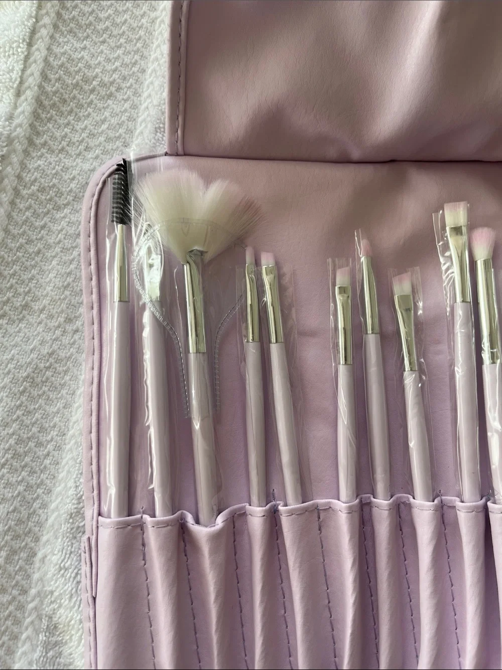 Beauty Creations Makeup Brushes Kit 24 PC - Marshmellow